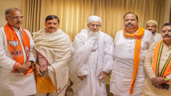 CM Mohan Yadav met Syedna Mufaddal Saifuddin of Bohra community in Javra