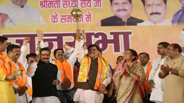 CM Mohan Yadav sought votes for BJP candidate Sandhya Rai by holding road shows in Datia