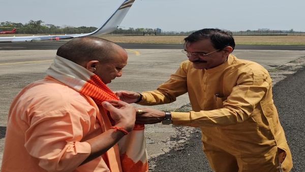 CM Yogi Adityanath s big statement regarding Pakistan in Ashok Nagar meeting for Scindia