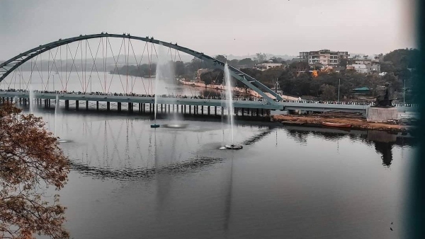 Lights of Queen Kamlapati statue stolen near Arch Bridge in Kamla Park CM House is nearby Lights of Queen Kamlapati statue stolen near Arch Bridge in Kamla Park CM House is nearby