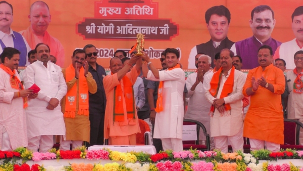 Jyotiraditya Scindia and CM Yagi addressed public meeting in Subhash Ganj Ashoknagar