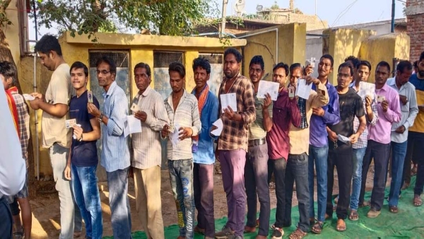 wearher Heat is intense long queues formed to cast vote in Bhopal Lok Sabha seat wearher Heat is intense long queues formed to cast vote in Bhopal Lok Sabha seat