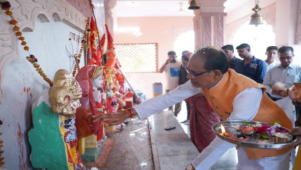Shivraj Singh Chauhan along with his family casted his vote for Lok Sabha elections in village Jait Shivraj Singh Chauhan along with his family casted his vote for Lok Sabha elections in village Jait