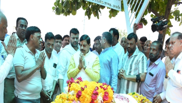 indore CM Mohan Yadav bids last farewell to BJP spokesperson Govind Malu with tearful eyes