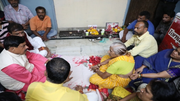 CM Mohan Yadav gave financial assistance of Rs 4 lakh the family members of Salkanpur road accident CM Mohan Yadav gave financial assistance of Rs 4 lakh the family members of Salkanpur road accident