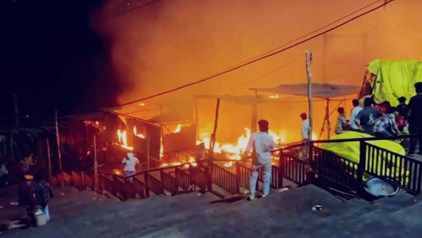 Fire breaks out in Maa Vijayasan Dham Salkanpur of Sehore Budhani many shops burnt to ashes Fire breaks out in Maa Vijayasan Dham Salkanpur of Sehore Budhani many shops burnt to ashes