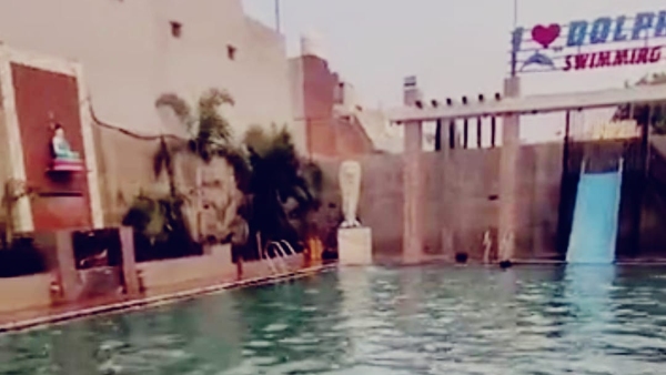 A young man died due to drowning in the dolphin swimming pool in Ratlam CCTV surfaced A young man died due to drowning in the dolphin swimming pool in Ratlam CCTV surfaced