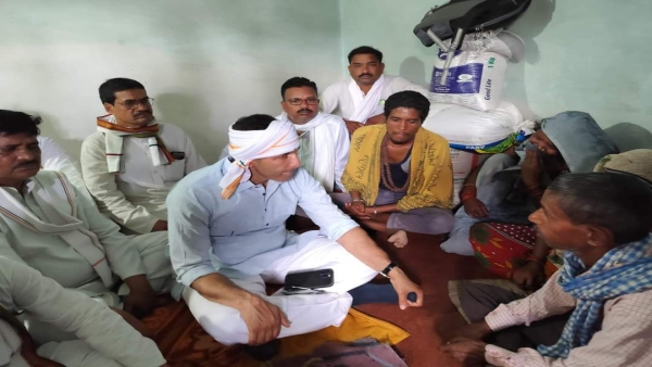 Jitu Patwari reached Barodia Naunagir after the murder of uncle and niece in Dalit family