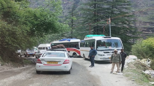 Yamunotri Dham Travelers please attention gate one way system started in Yamunotri Dham know why