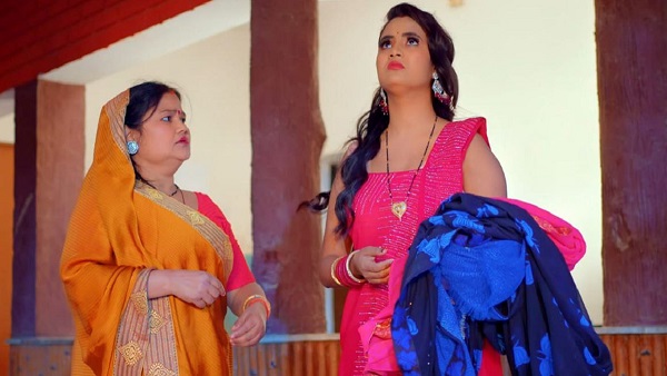 Srishti Bhardwaj bhojpuri folk song Sasu Ke Marab Chaku viral shows family drama youtube news