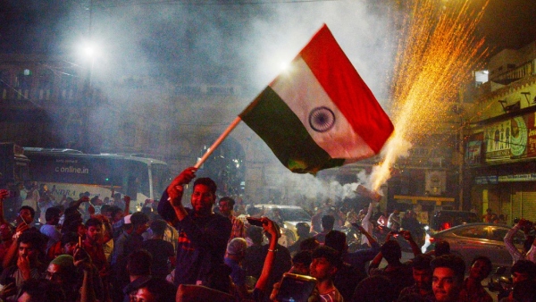 Bollywood celebs react on King Virat Kohli retirement