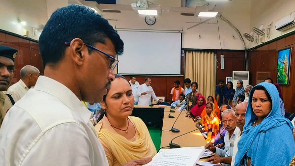 Gaya News Irregularities and negligence in land issue DM IAS Thiyagarajan SM suspended revenue emp