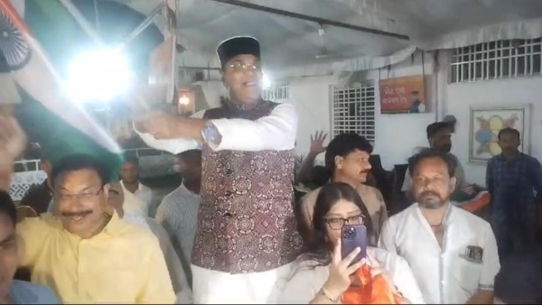 MP Minister Vishwas Sarang celebrated with children on Team India s victory in T20 World Cup