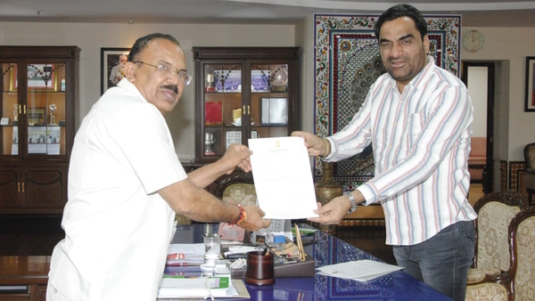 Hanuman Beniwal resigned