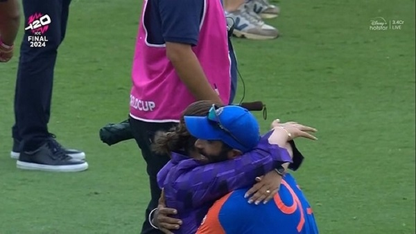 Jasprit Bumrah Hugs Wife