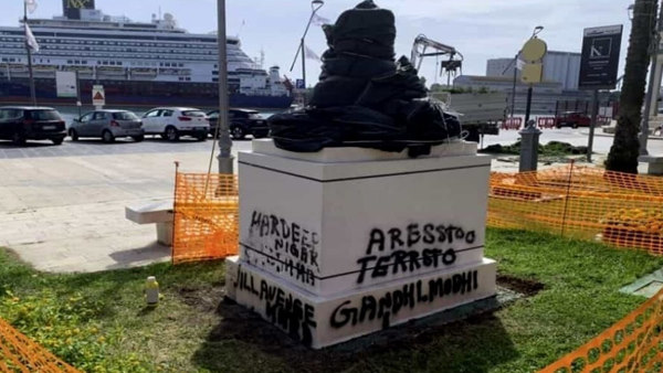 Khalistanis broke statue of Mahatma Gandhi
