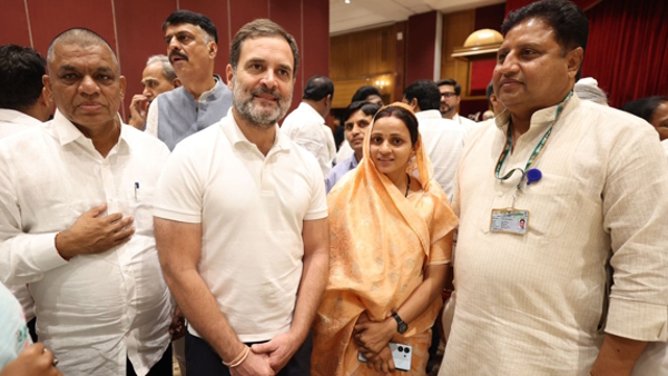 Sanjana Jatav with rahul Gandhi