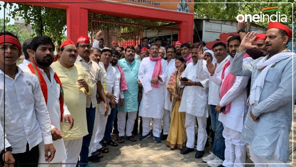 sp-leaders-protest-in-varanasi-over-irregularities-in-neet-exam