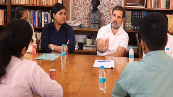 Rahul Gandhi meets NEET candidates Rahul Gandhi meets NEET candidates