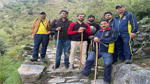 tracking Chopta Deoria Tal help of Google Map SDRF searched in the night they got stuck heavy rain