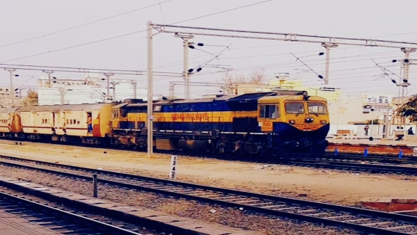 The railway worker had the incident with his family his wife and two daughters were there The railway worker had the incident with his family his wife and two daughters were there