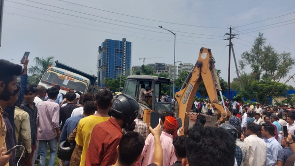 Accident near Platinum Plaza intersection track-dumper filled with ballast ran over the railing