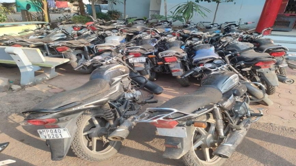 Aishbagh police station caught a clever vehicle thief from Raisen Silwani 18 bikes recovered