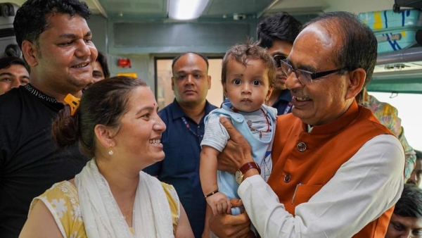 Why did Shivraj Singh Chouhan travel by train for the first time after becoming Agriculture Minister