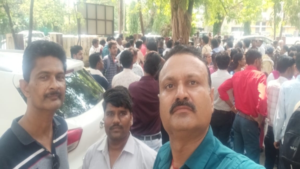 Protest of guest teachers of MP continues in front of DPI to fulfill their demands