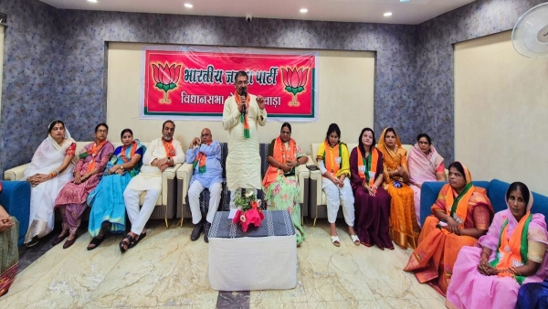 Hitanand held a meeting with Mahila Morcha Mandal in Amarwada Assembly
