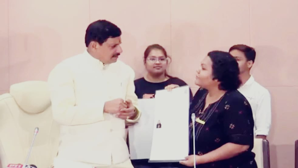 CM Mohan Yadav gave citizenship certificates to people coming from Pakistan and Bangladesh under CAA CM Mohan Yadav gave citizenship certificates to people coming from Pakistan and Bangladesh under CAA
