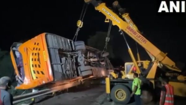 Mumbai Expressway Bus Accident