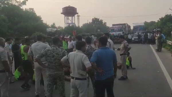 A Kanwariya was crushed by a truck in Morena