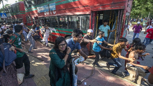Thousands protest in Bangladesh against the quota system