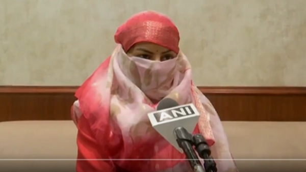 Jaipur airport SpiceJet female employee Jaipur airport SpiceJet female employee