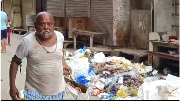 Cloth merchant two trolley garbage Morena