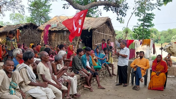 Begusarai News CPI leaders serious allegations against Circle Officer and villagers given warning