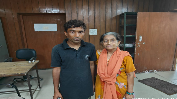 dehradun news how son met mother after 17 years at age of 9 he was kidnapped and reached Rajasthan Doon police found him dehradun news how son met mother after 17 years at age of 9 he was kidnapped and reached Rajasthan Doon police found him