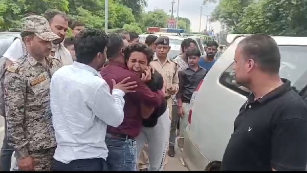 heart attack death while driving car gwalior news heart attack death while driving car gwalior news
