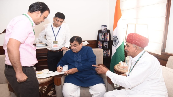 rajasthan-mp-lumbaram-choudhary-met-union-minister-nitin-gadkari-and-put-forth-these-demands