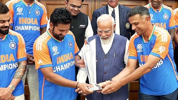 pm modi with team India