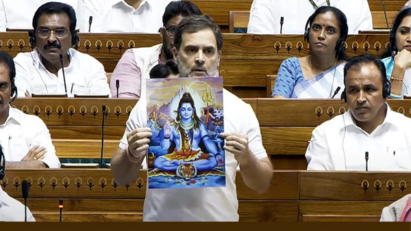 Rahul Gandhi in Parliament with picture of Shiva