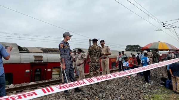 Howara-CSMT Express Derailed