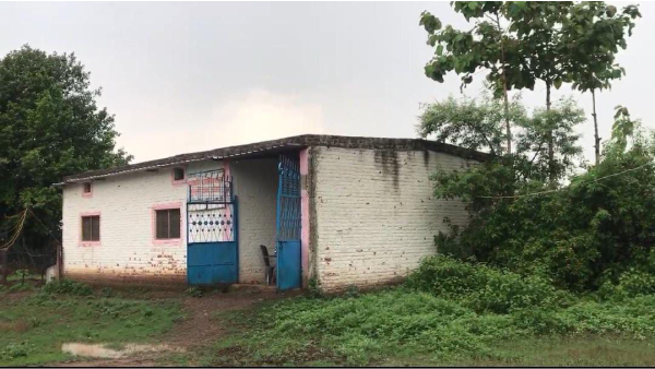 Uchehra Government School Satna under the tree