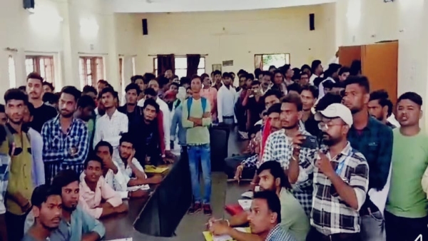 Job To become a security guard class 10th to degree holders also reached Bina employment fair