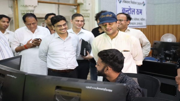 Jyotiraditya Scindia took a big administrative meeting in Gwalior