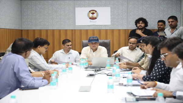 Jyotiraditya Scindia took a big administrative meeting in Gwalior