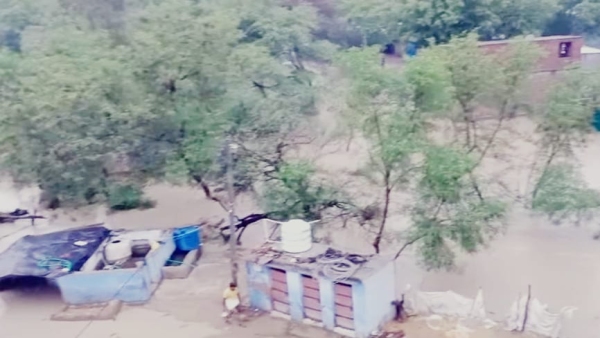 Heavy rain caused flood in Sheopur Baroda city became an island rescue of patients in Manpur