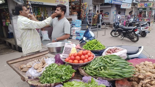 Vegetable vendor son lov passes CA exam in Shujalpur Minister Inder Singh Parmar congratulates