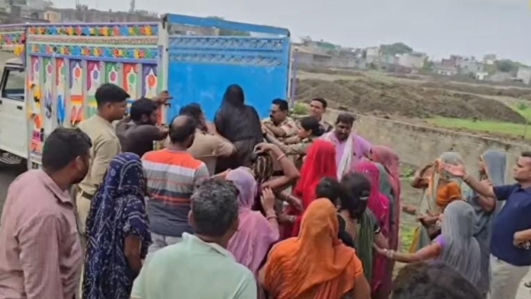 Woman jumped into well with 4 children incident in Garoth police station area of Mandsaur Woman jumped into well with 4 children incident in Garoth police station area of Mandsaur